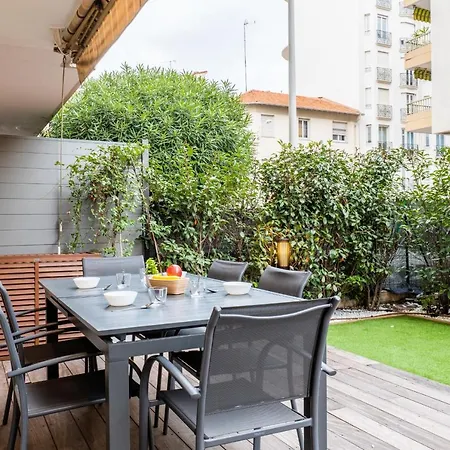 公寓 Serrendy Downtown With Garden