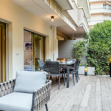 Serrendy Downtown With Garden *